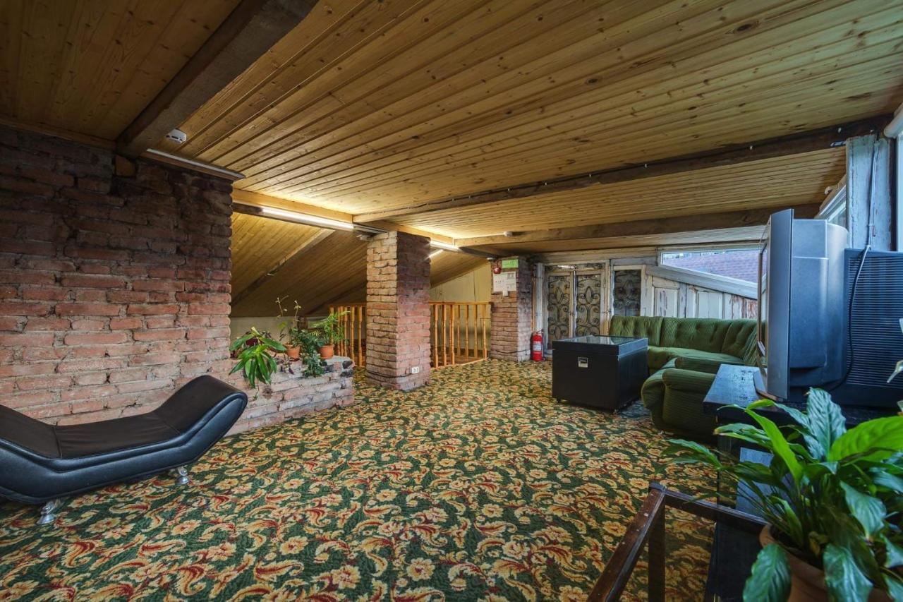 House 52 Boutique Hotel Тбилиси Экстерьер фото